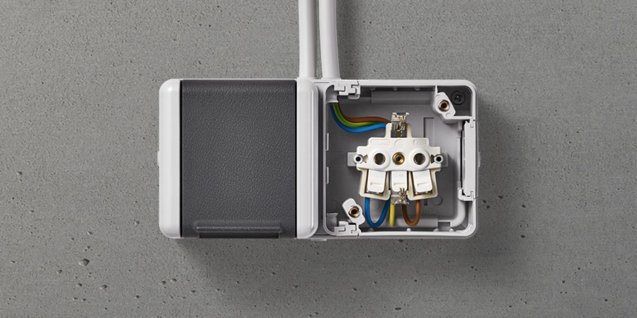 Doppelsteckdose mit Trennsteg bei Elektro-Anlagen Kadner in Pirna